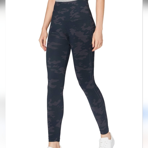 SPANX " LOOK AT ME NOW". NWT LEGGINGS.BLACK  CAMO. 3X (26/28)  SEAMLESS - Picture 1 of 12